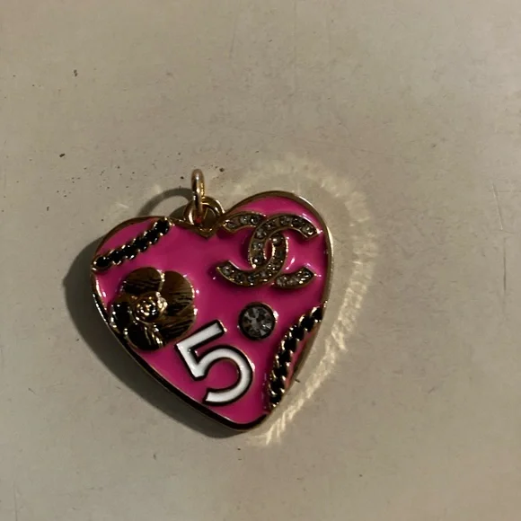 Chanel stamped Gold and Hot Pink Heart Pendant/charm/zipper pull - Picture 2 of 5